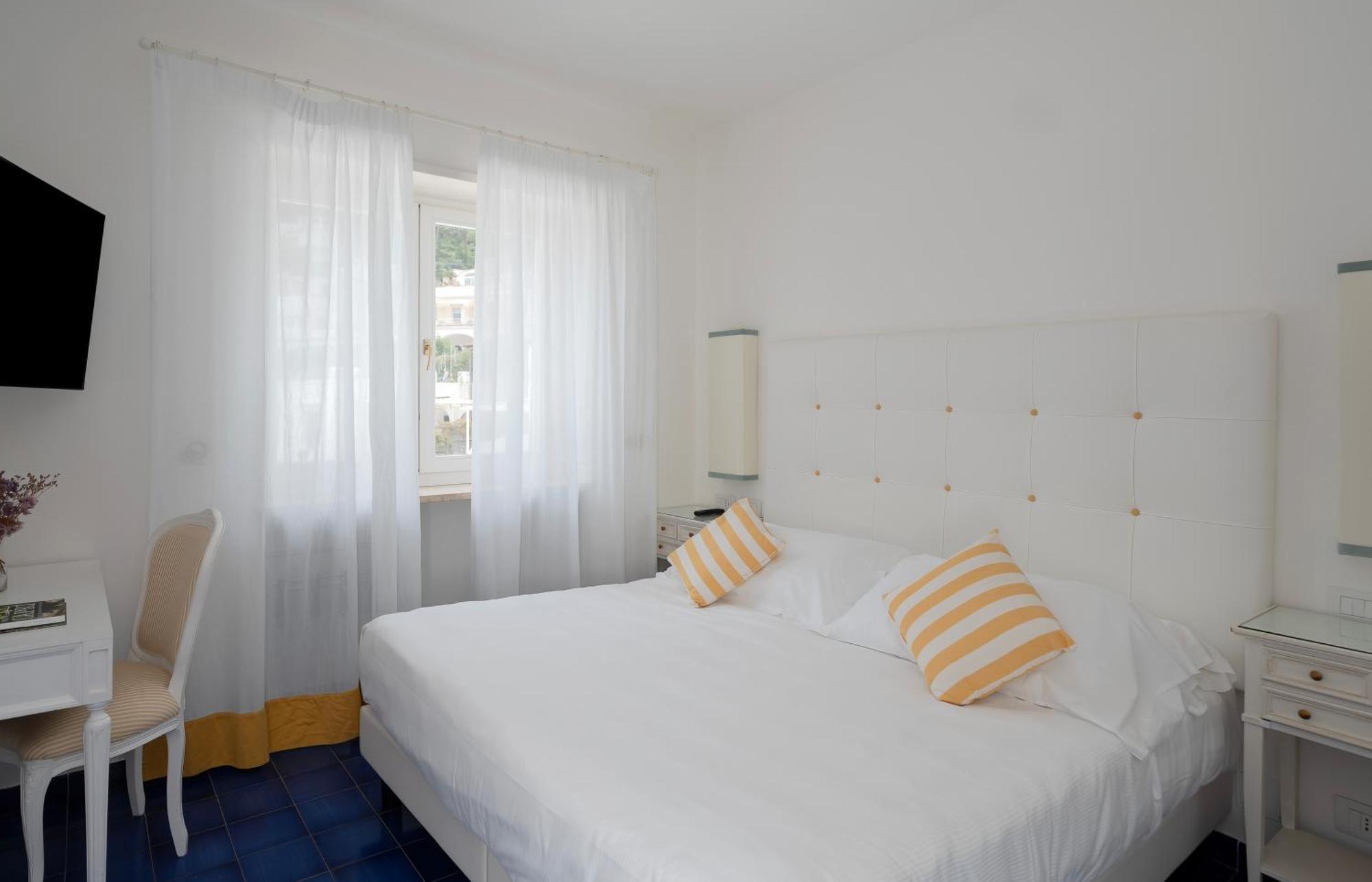 Hotel Sina Flora Capri Esterno foto